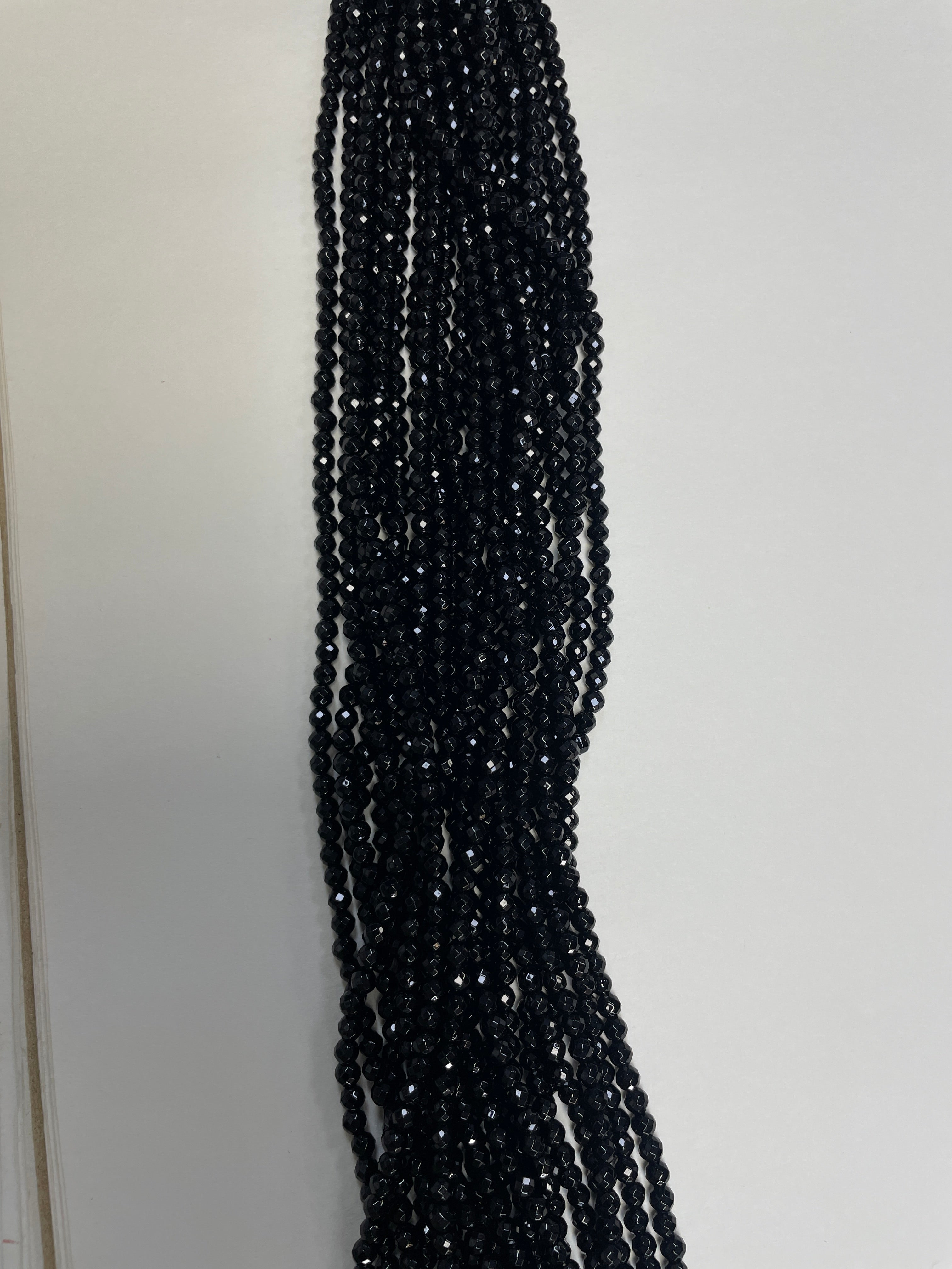 Onyx (Nallapūsalu) నల్లపూసల